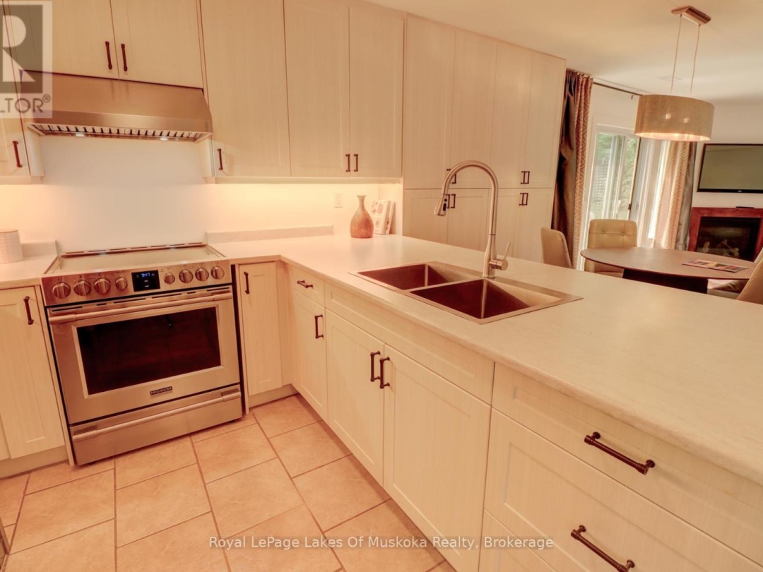 8 - 1561 HIDDEN VALLEY ROAD, 