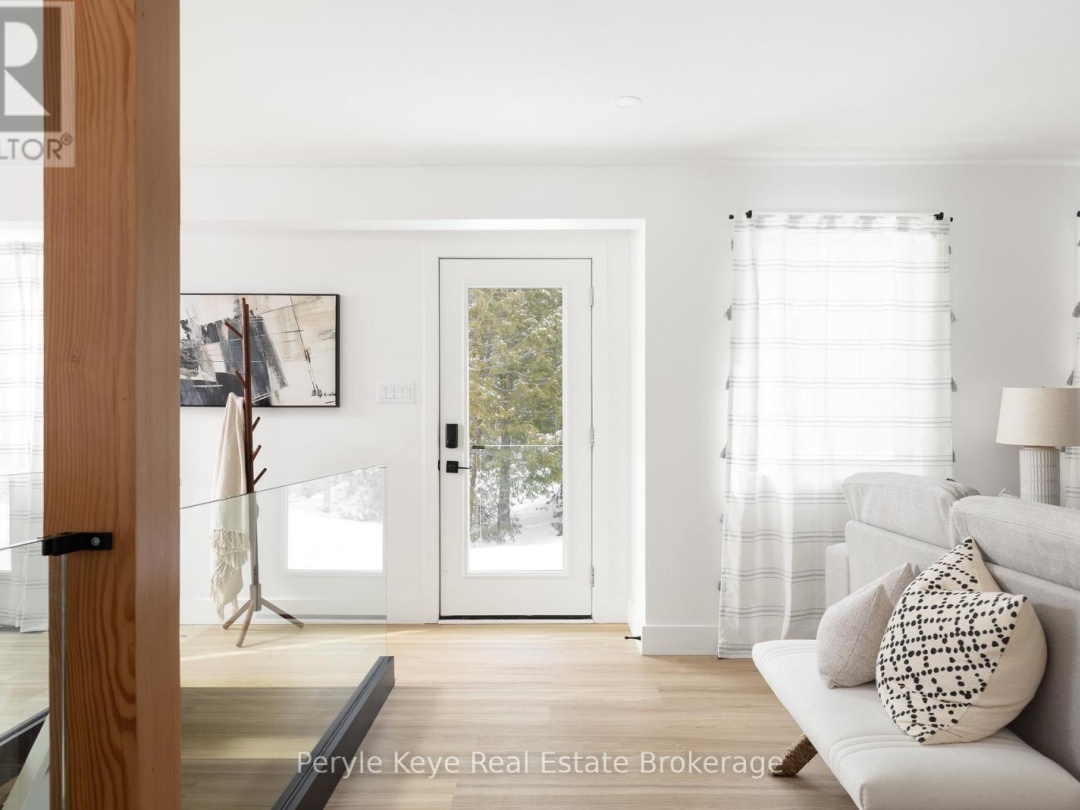 1290 CEDAR LANE, Bracebridge (Macaulay)