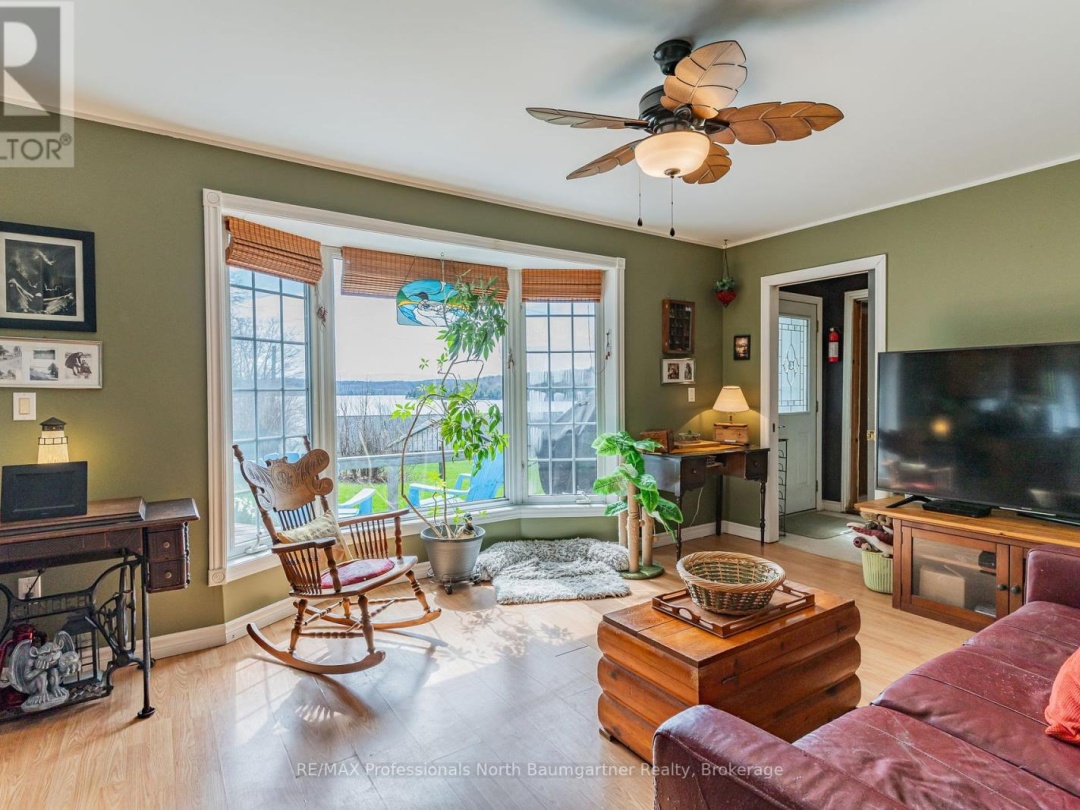 1093 REYNOLDS ROAD, Horseshoe Lake