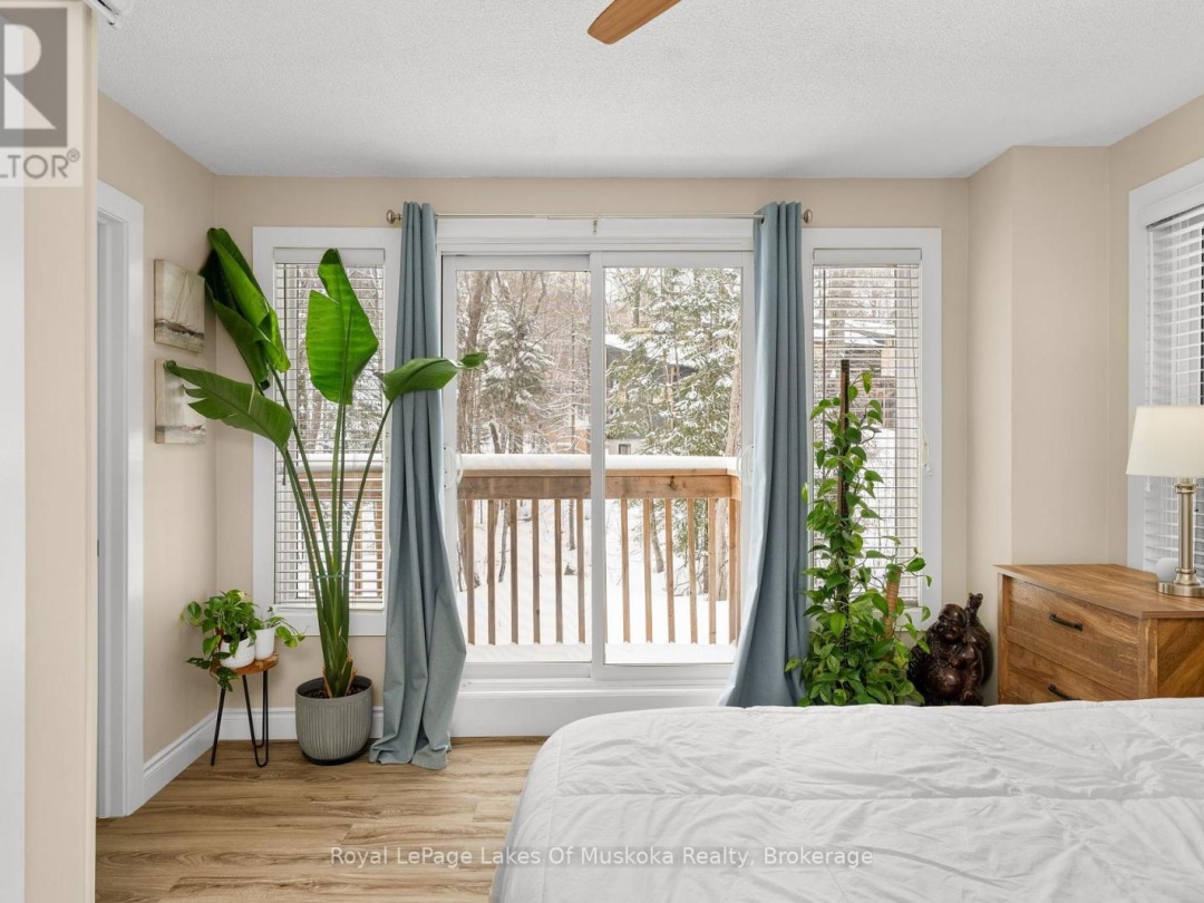 4 - 1551 HIDDEN VALLEY ROAD, Peninsula Lake