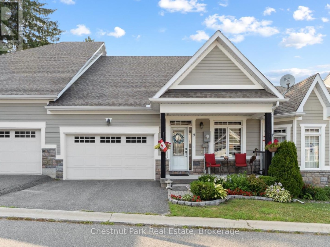 9 STORMONT COURT, Muskoka River