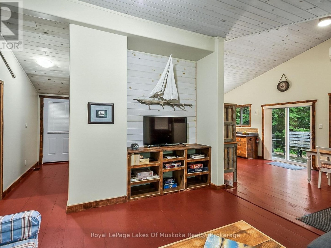 1009 KIRBYS BEACH ROAD W, 