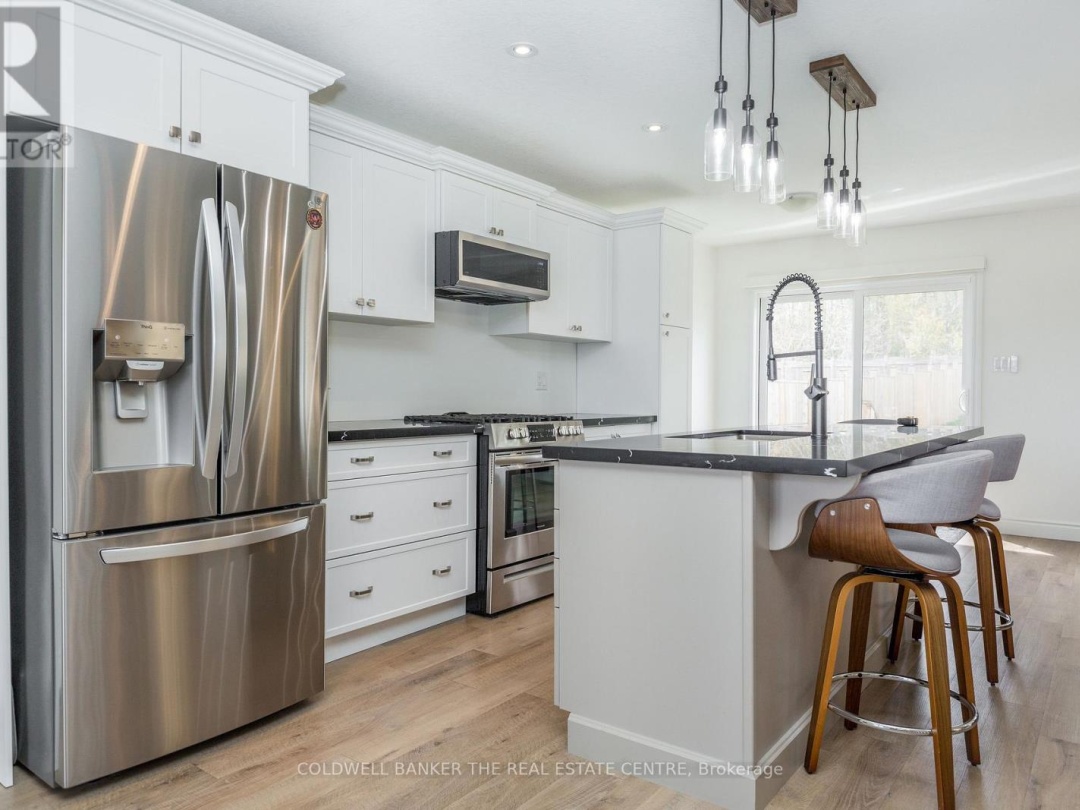 41 HUNTER AVENUE, Tay (Victoria Harbour)