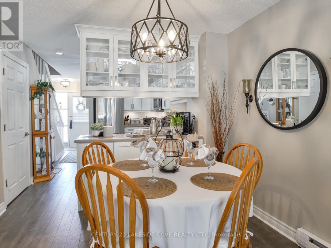 UNIT 4 - 4 PARADISE BOULEVARD, Lake Simcoe