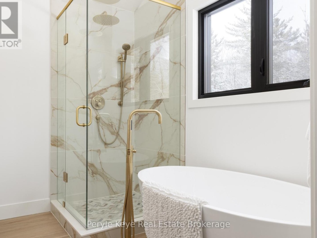 1290 CEDAR LANE, Bracebridge (Macaulay)