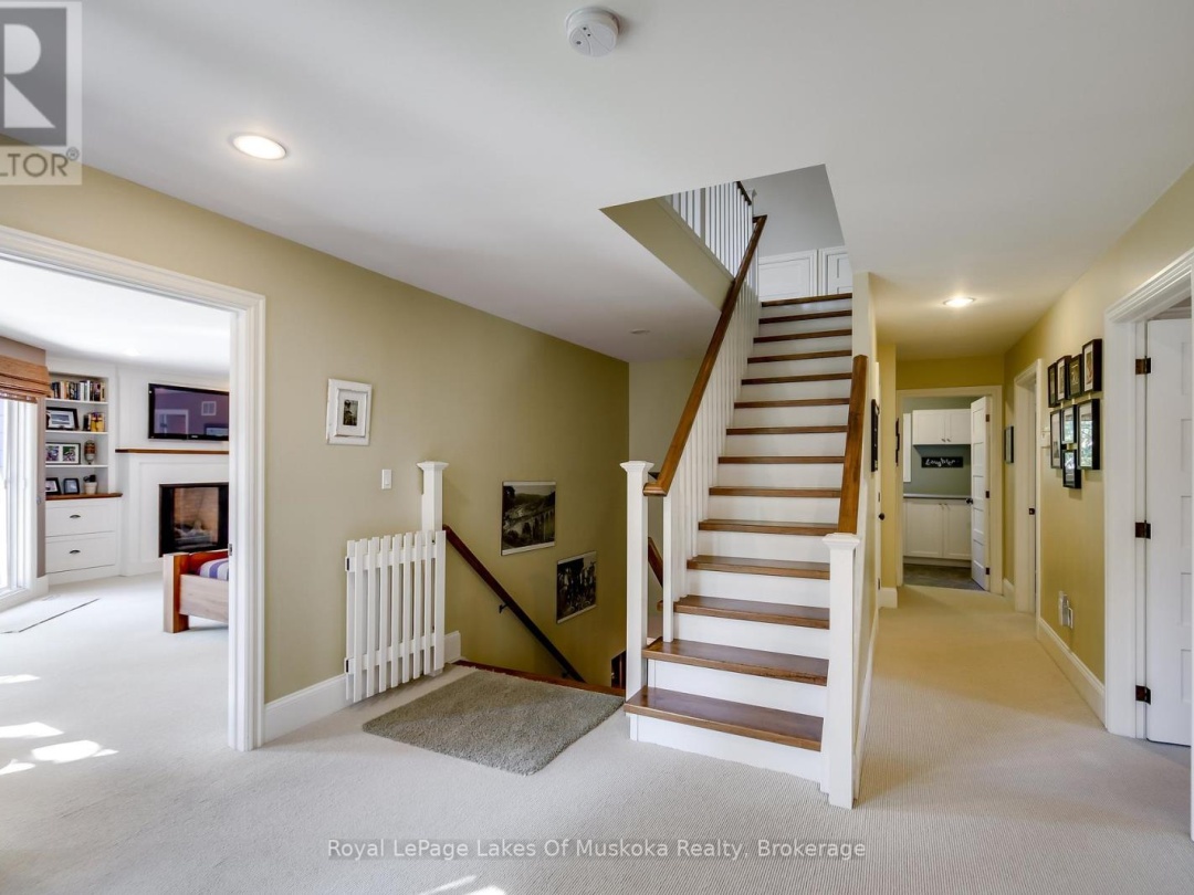 230 ECCLESTONE DRIVE, Bracebridge (Macaulay)