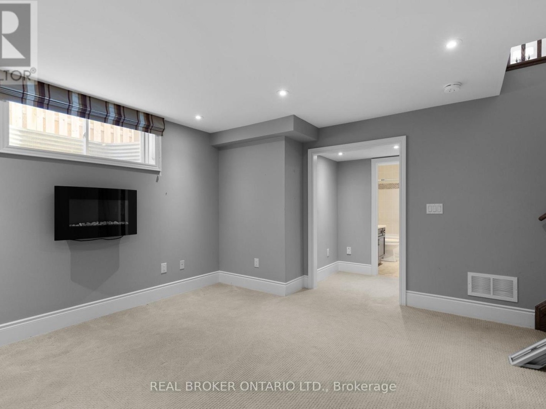 3315 BEACH CLUB BOULEVARD, 