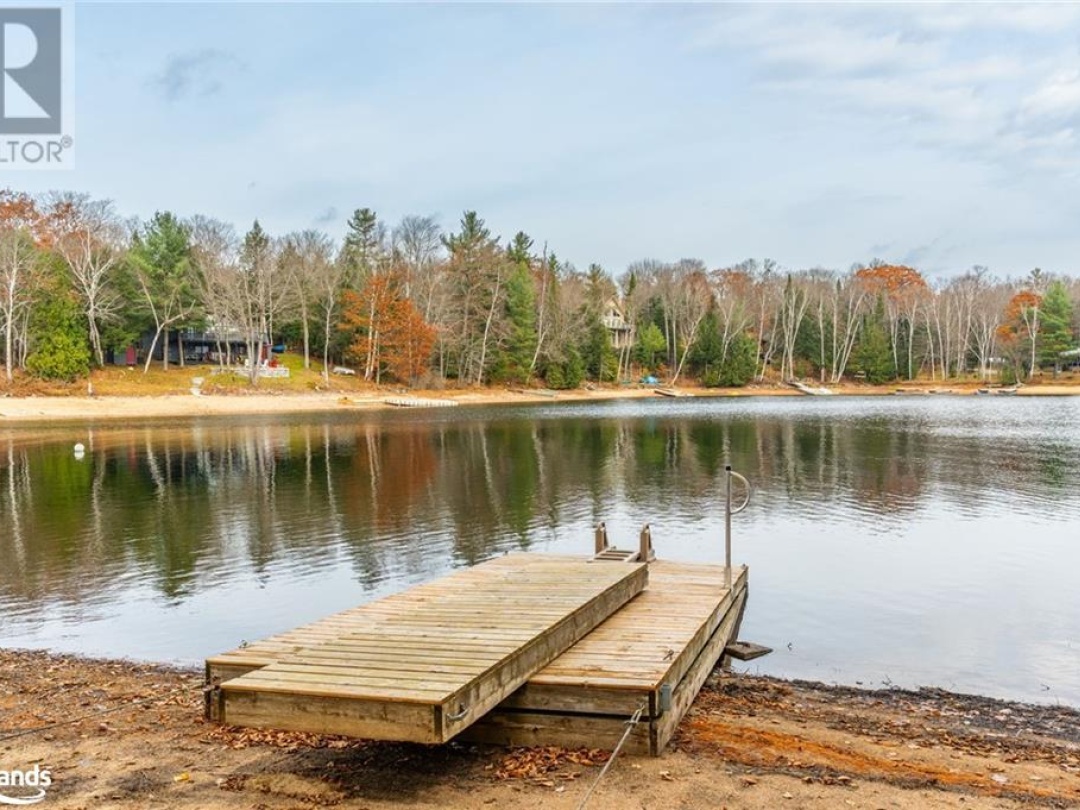 3526 West Shore Road, Kennisis Lake