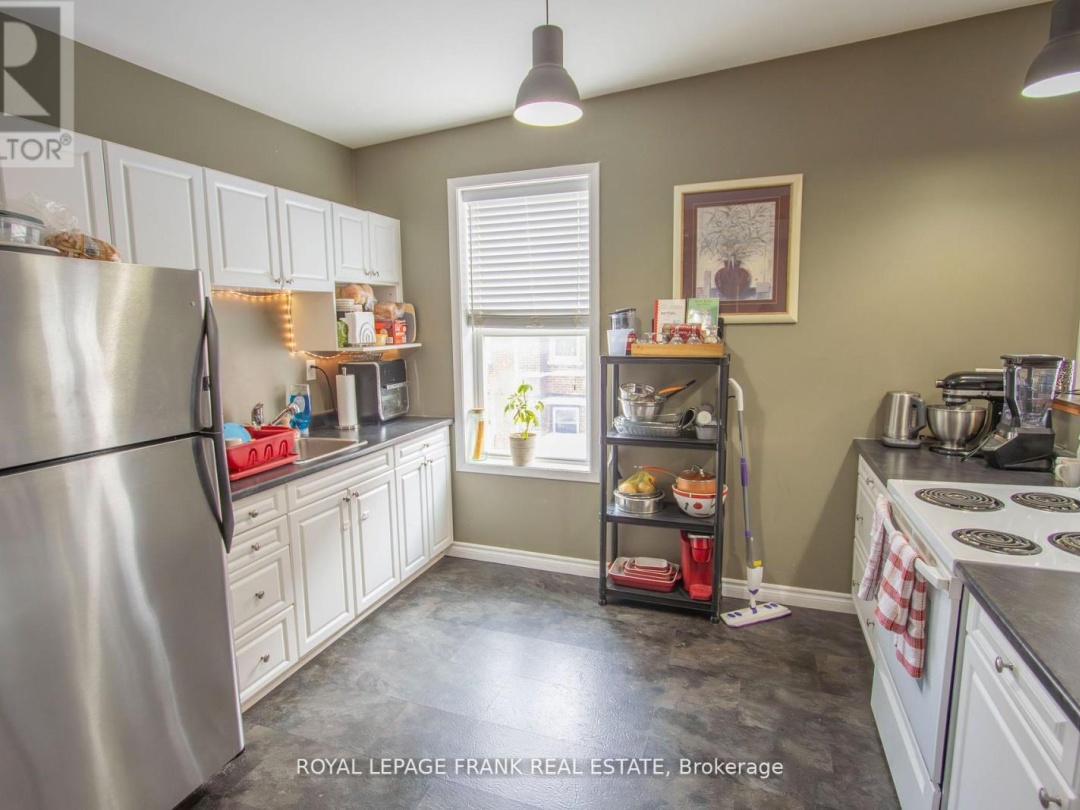 49 MAIN STREET, Kawartha Lakes (Bobcaygeon)