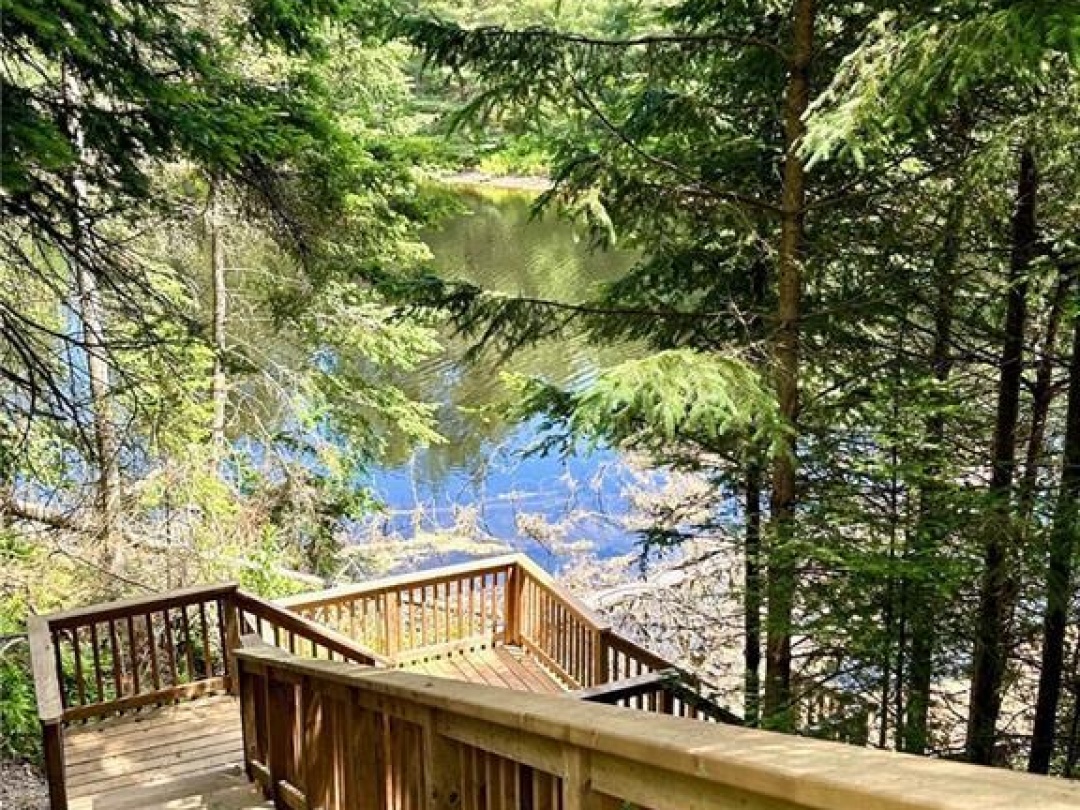 43 Hiawatha Drive, Muskoka River