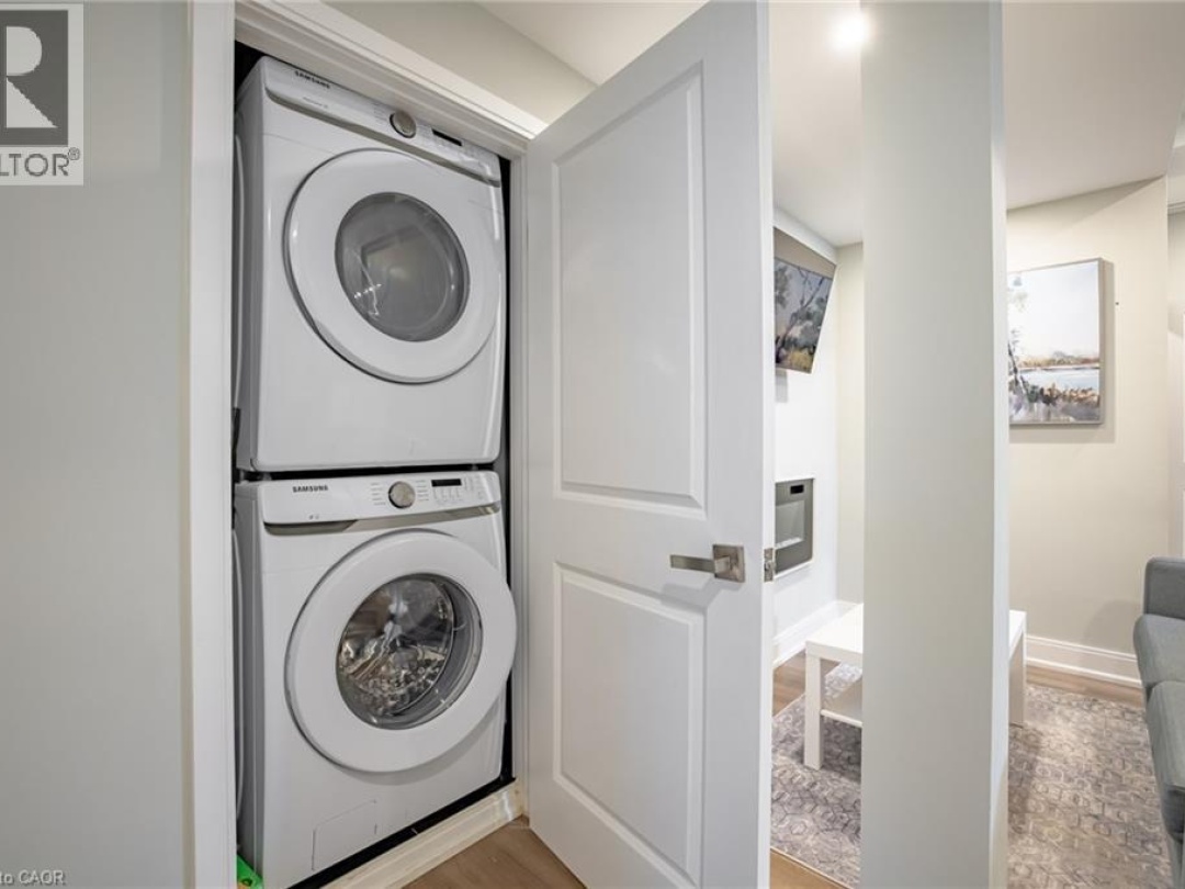 4 LOCKMAN Drive, Ancaster