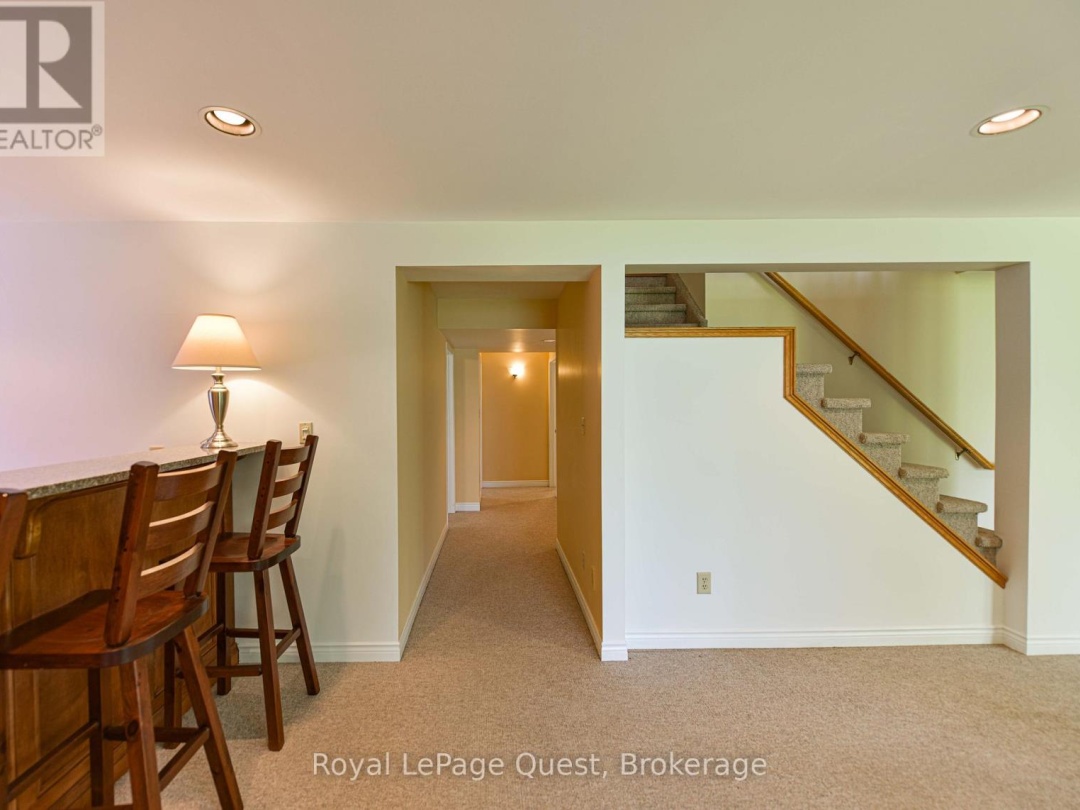 27 HEYDEN AVENUE, Lake Simcoe