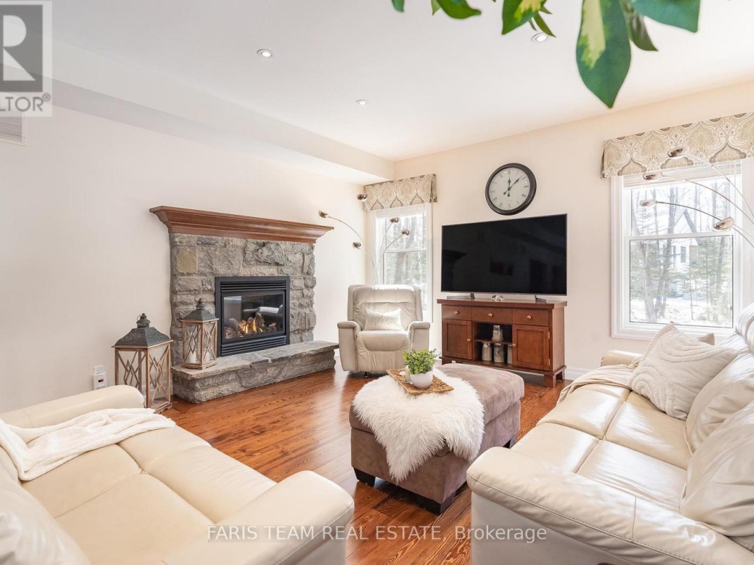 156 Deerfoot Trail, Huntsville (Brunel)
