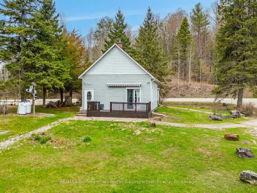 10752 COUNTY ROAD 503, Highlands East (Glamorgan)