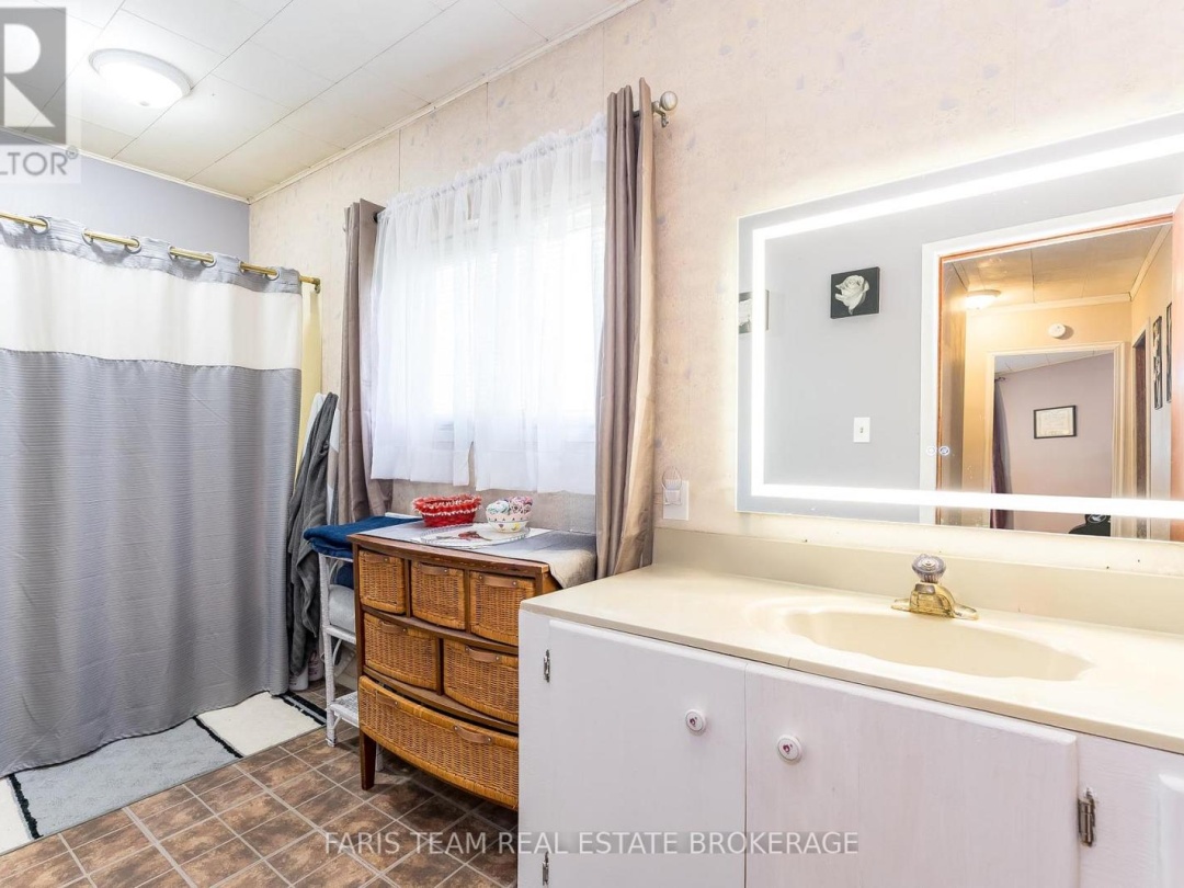 3425 CORONATION AVENUE, Severn (West Shore)