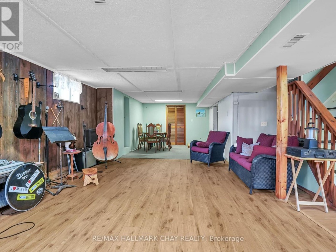 8315 93 HIGHWAY, Tiny