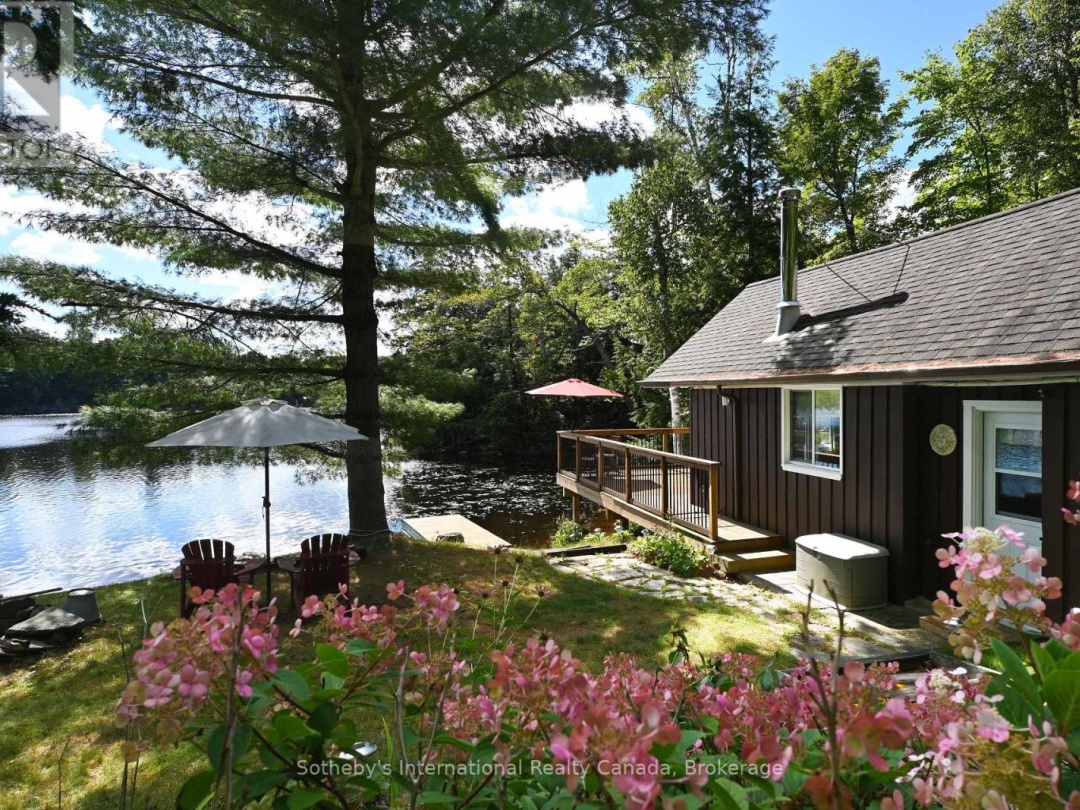 28 PINEWOOD ROAD, Long Lake