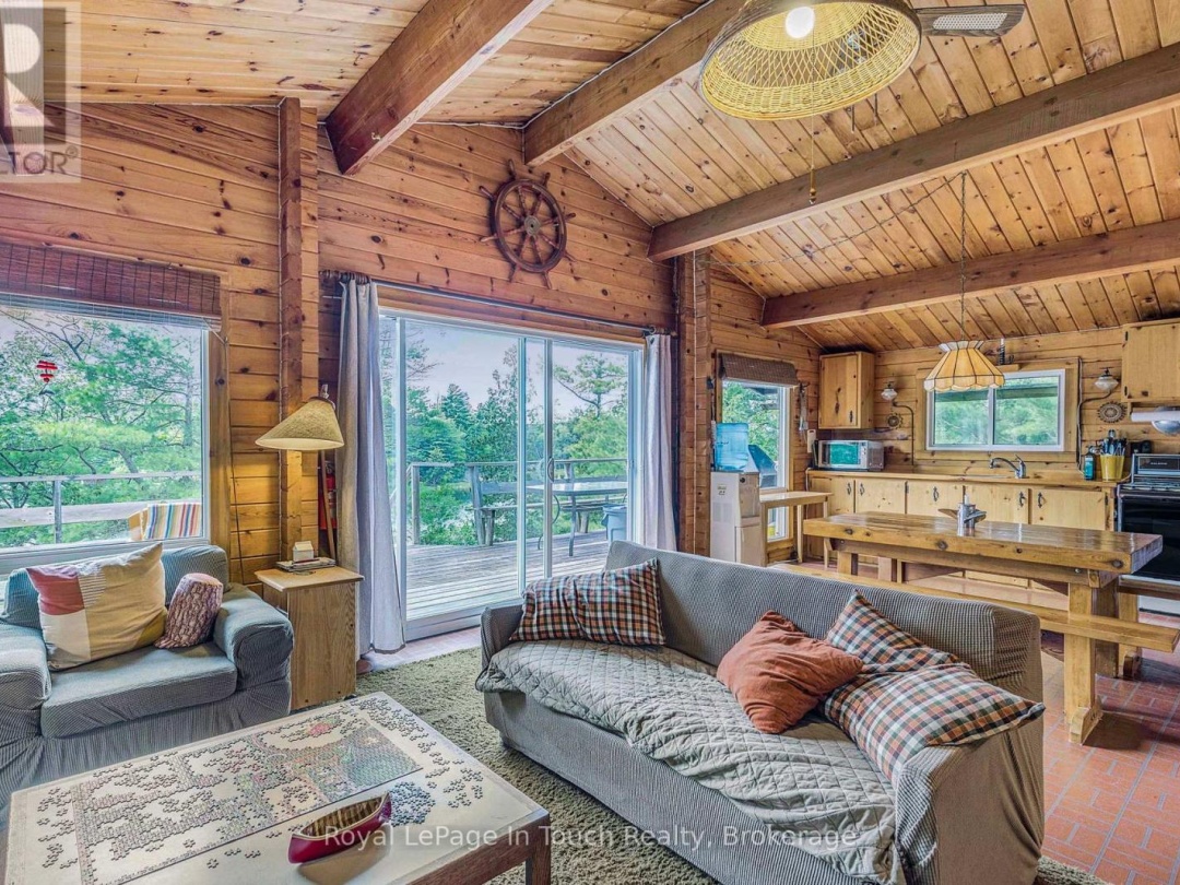 B207-10 WAHSOUNE ISLAND, Georgian Bay