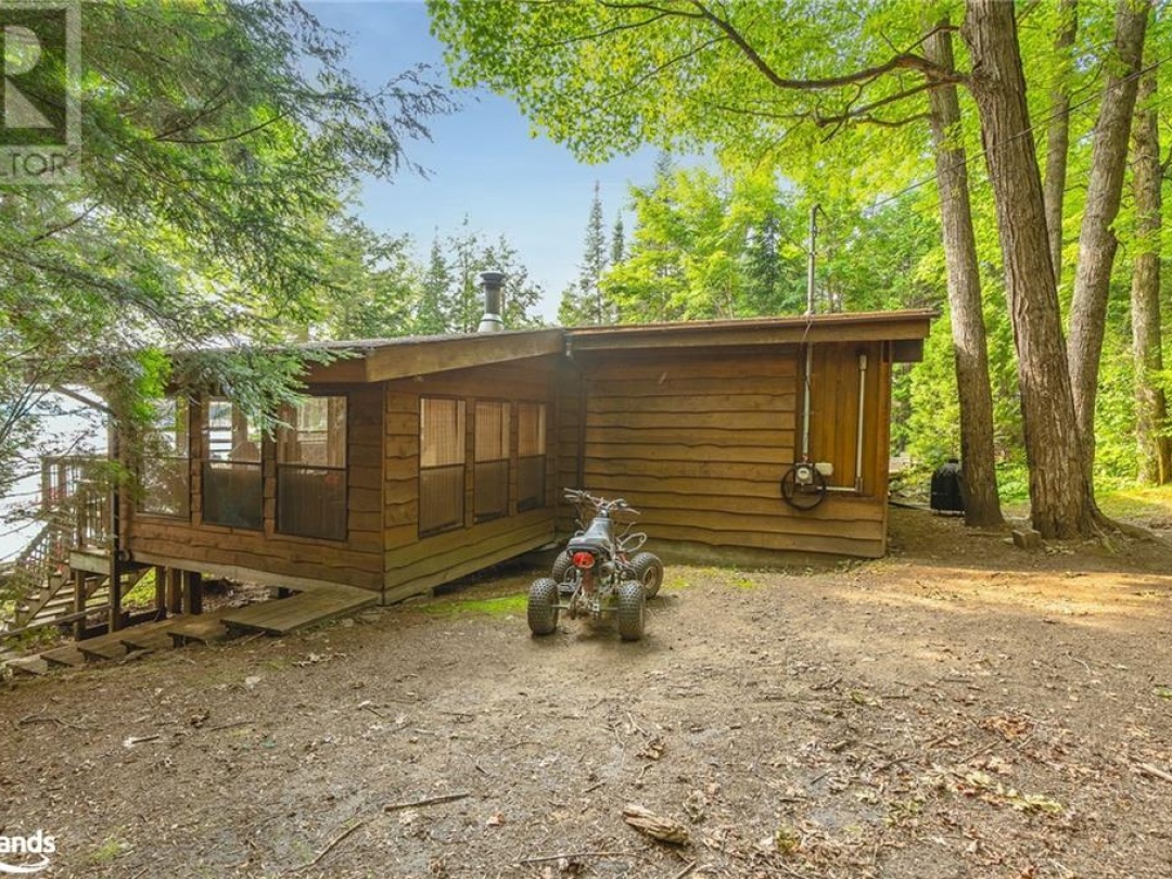 4833 Kennisis Lake Road, Kennisis Lake