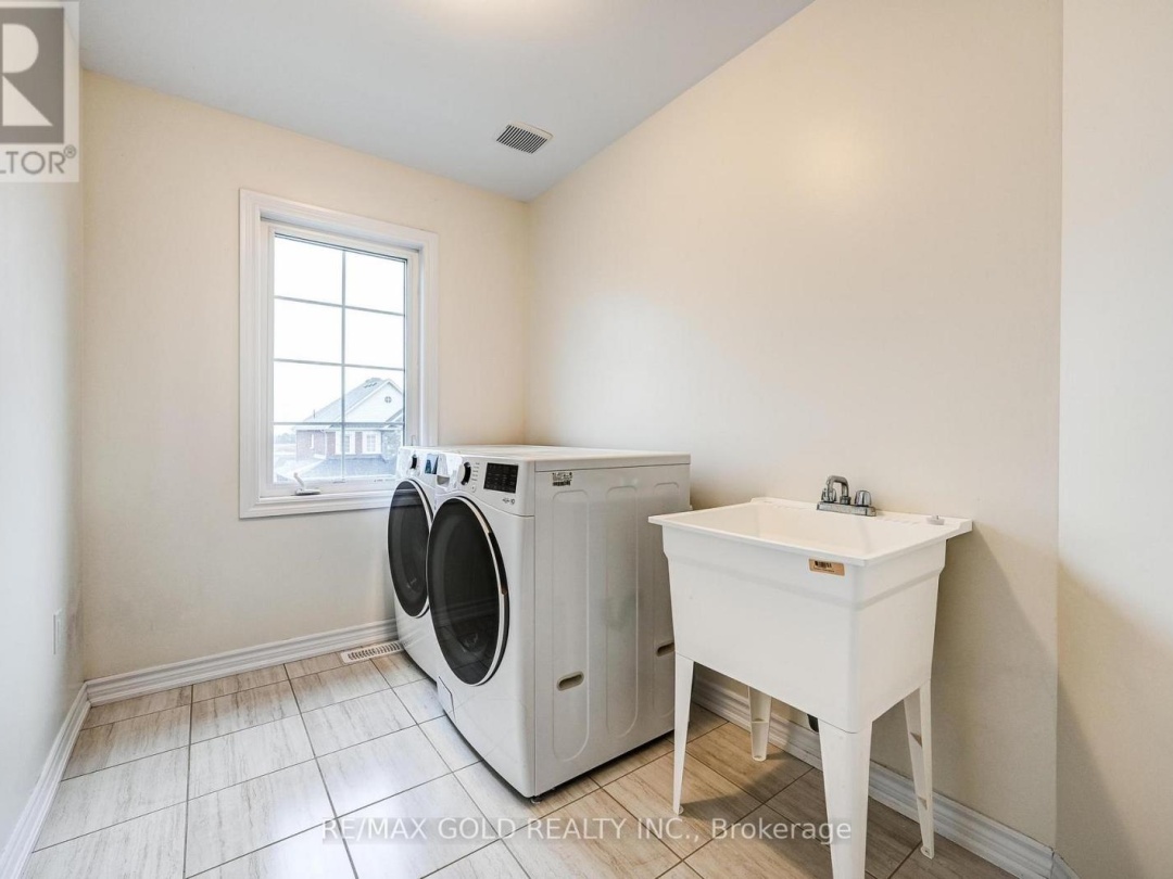 84 ATLANTIS DRIVE W, Orillia