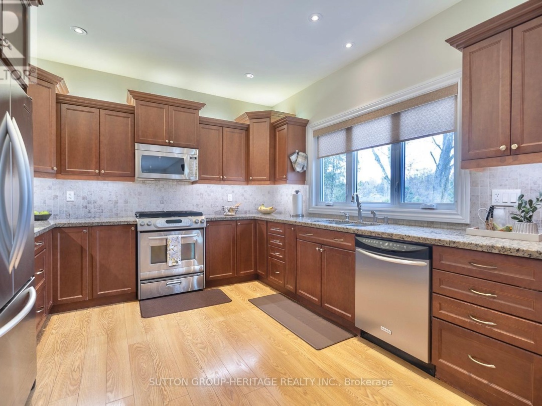 191 PIRATES GLEN DRIVE E, Pigeon Lake