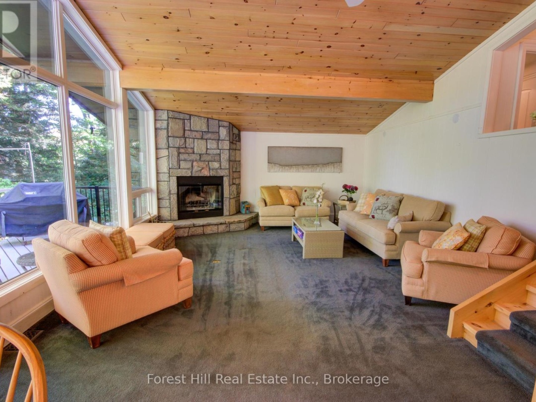 21 LAKEVIEW CRESCENT, 