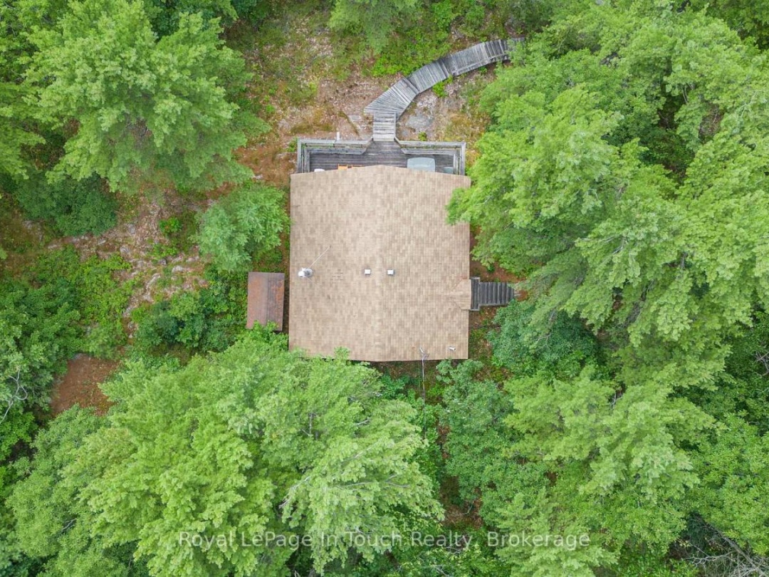 B207-10 WAHSOUNE ISLAND, Georgian Bay