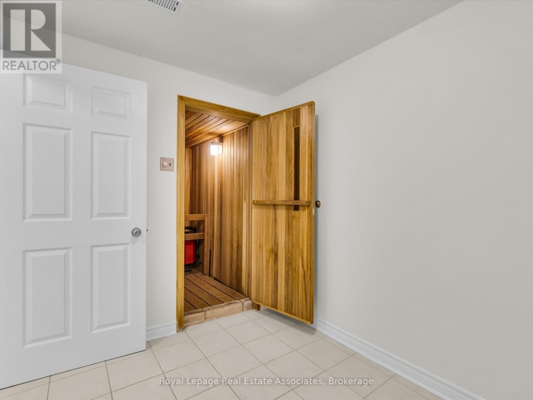16 - 1581 HIDDEN VALLEY ROAD, 