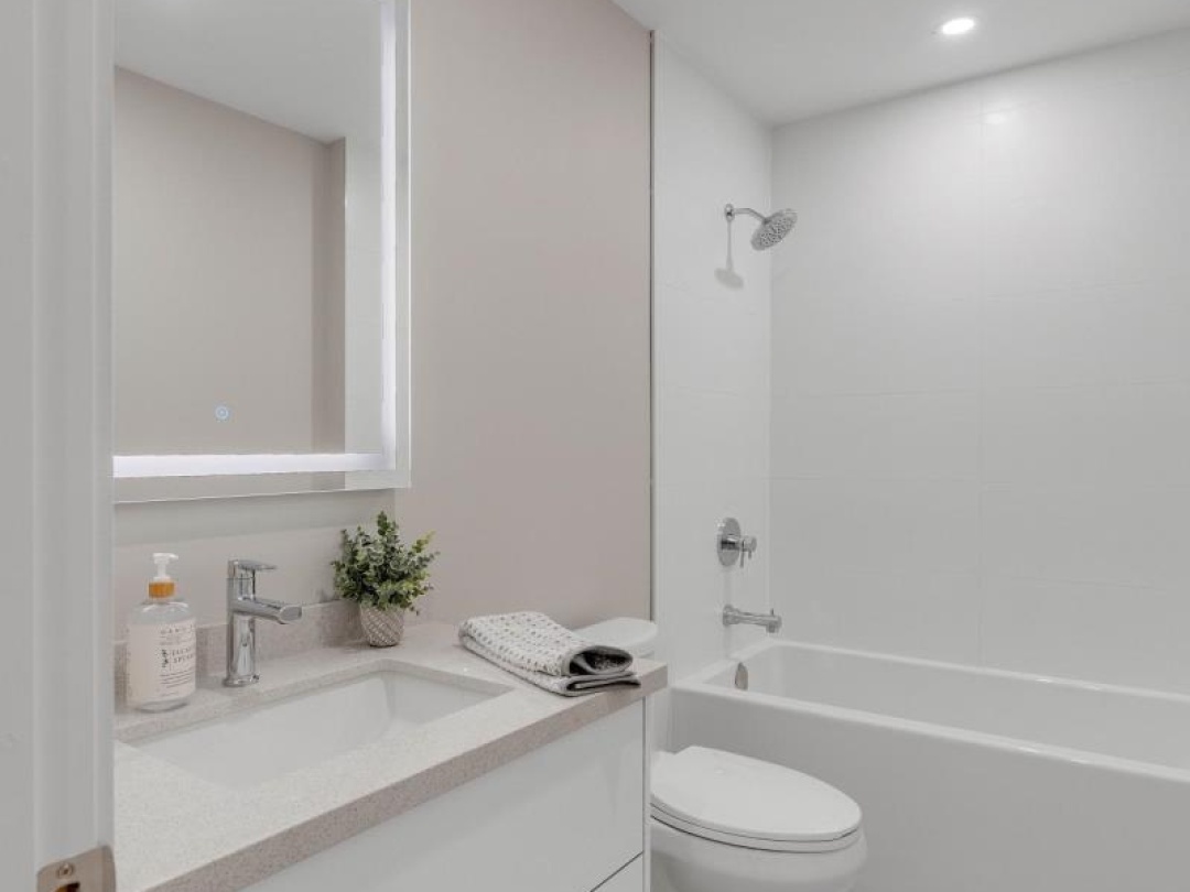 204 - 32 BRUNEL ROAD, 