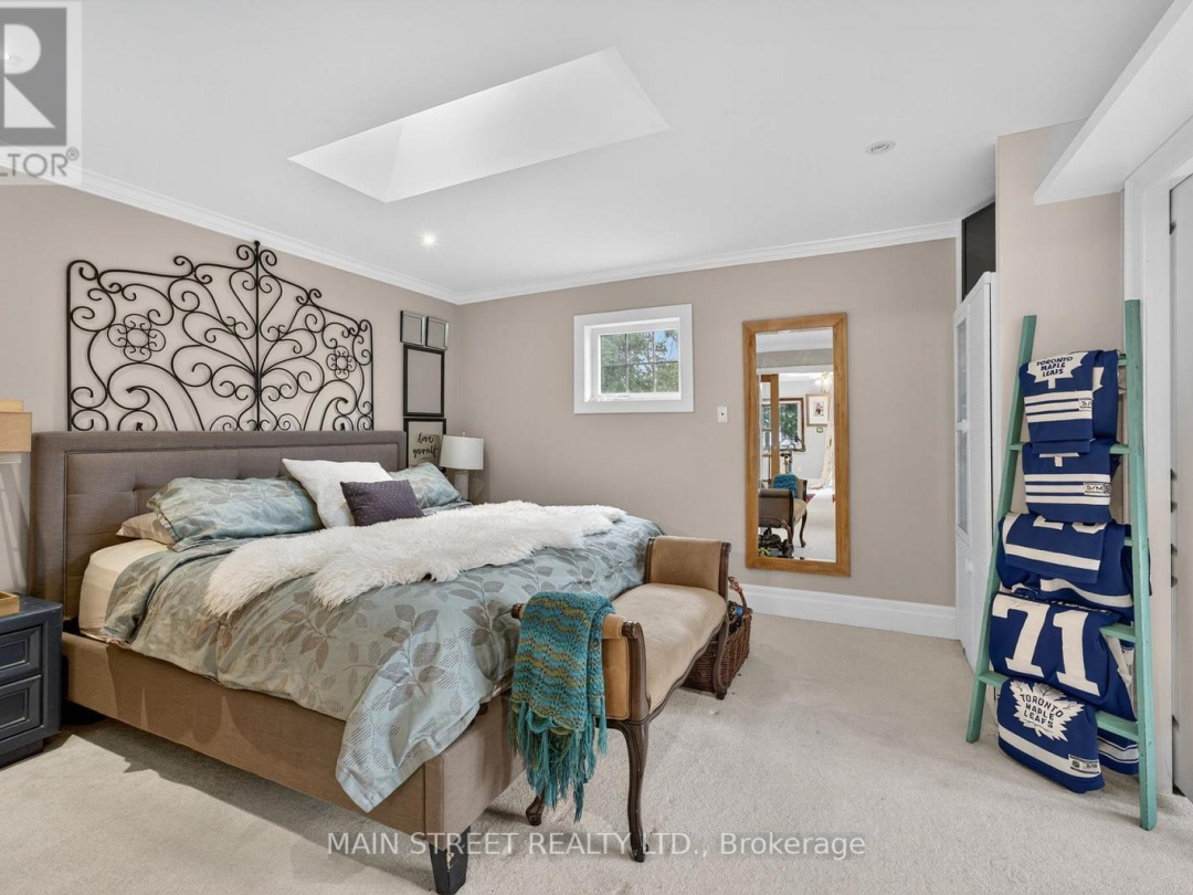 142 CEDAR BEACH ROAD, Lake Simcoe