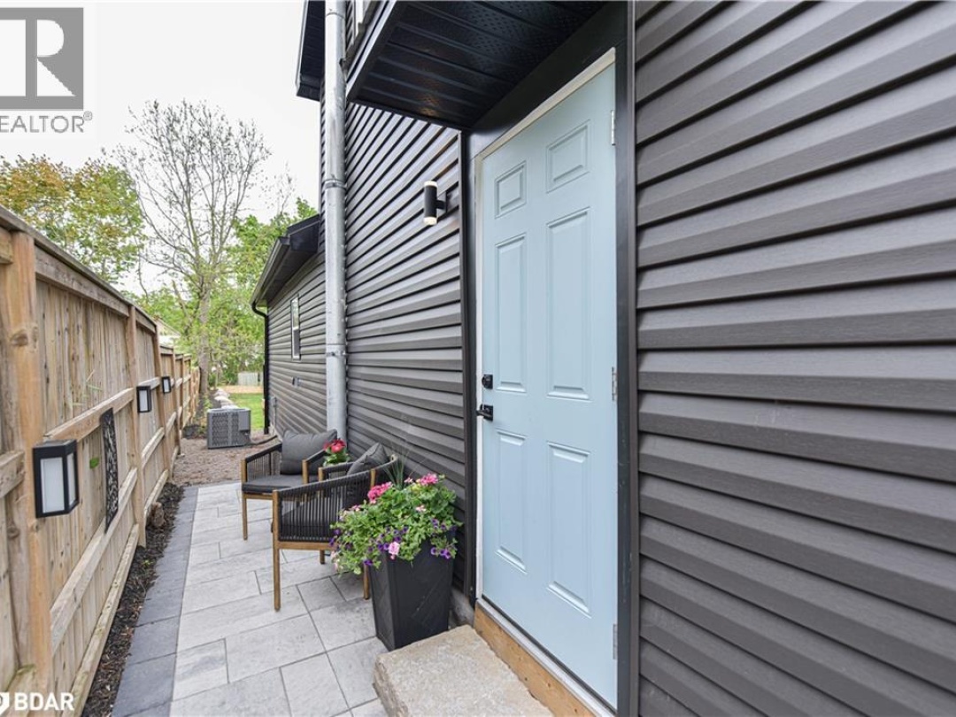 274 MISSISSAGA Street W, 