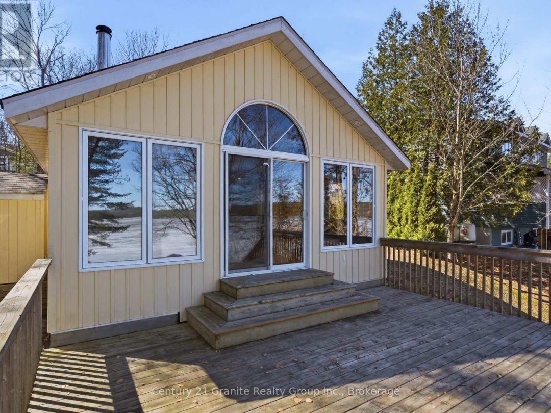 1035 HARVEST MOON LANE, Halls Lake