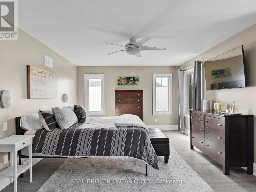 3032 MONARCH DRIVE, Orillia