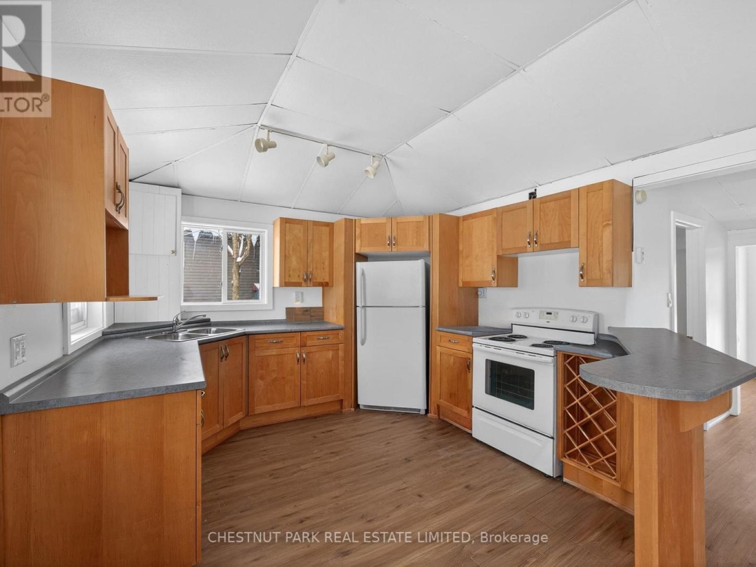 3410 BEACHVIEW AVENUE, Severn (West Shore)