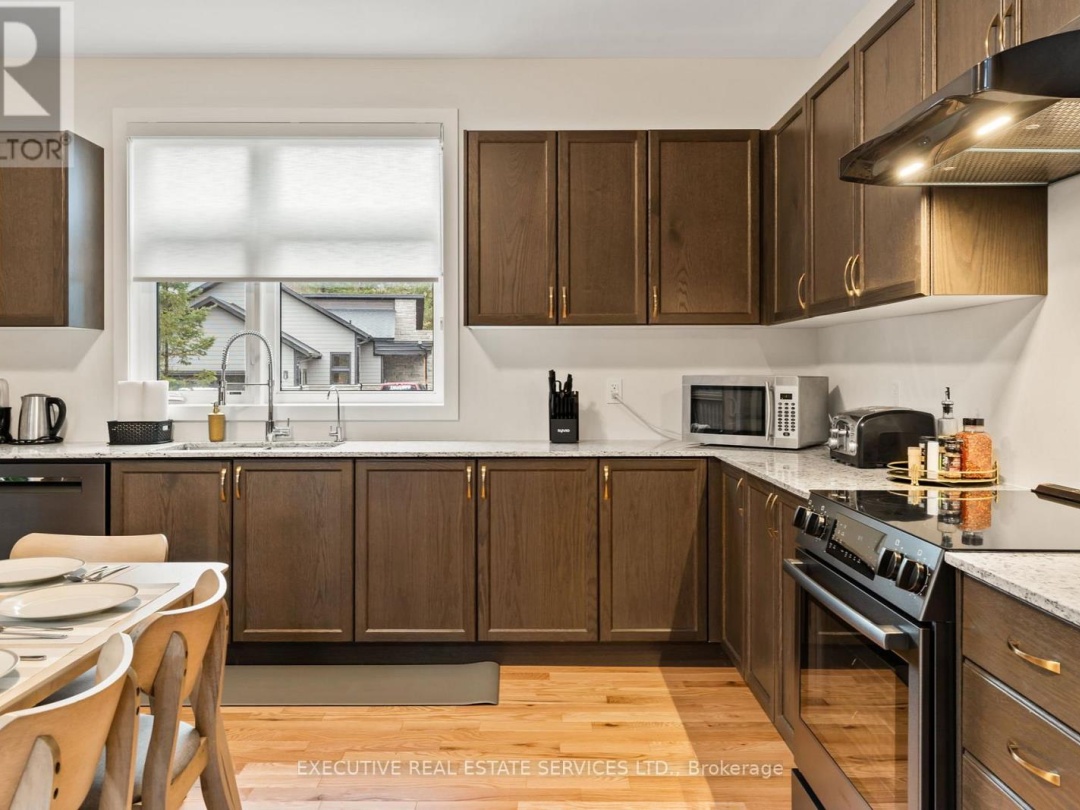 1049 GREENSVIEW DRIVE, Lake of Bays (Franklin)