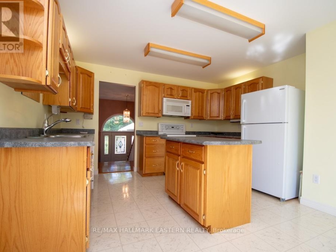 2 HUNTINGWOOD CRESCENT, 