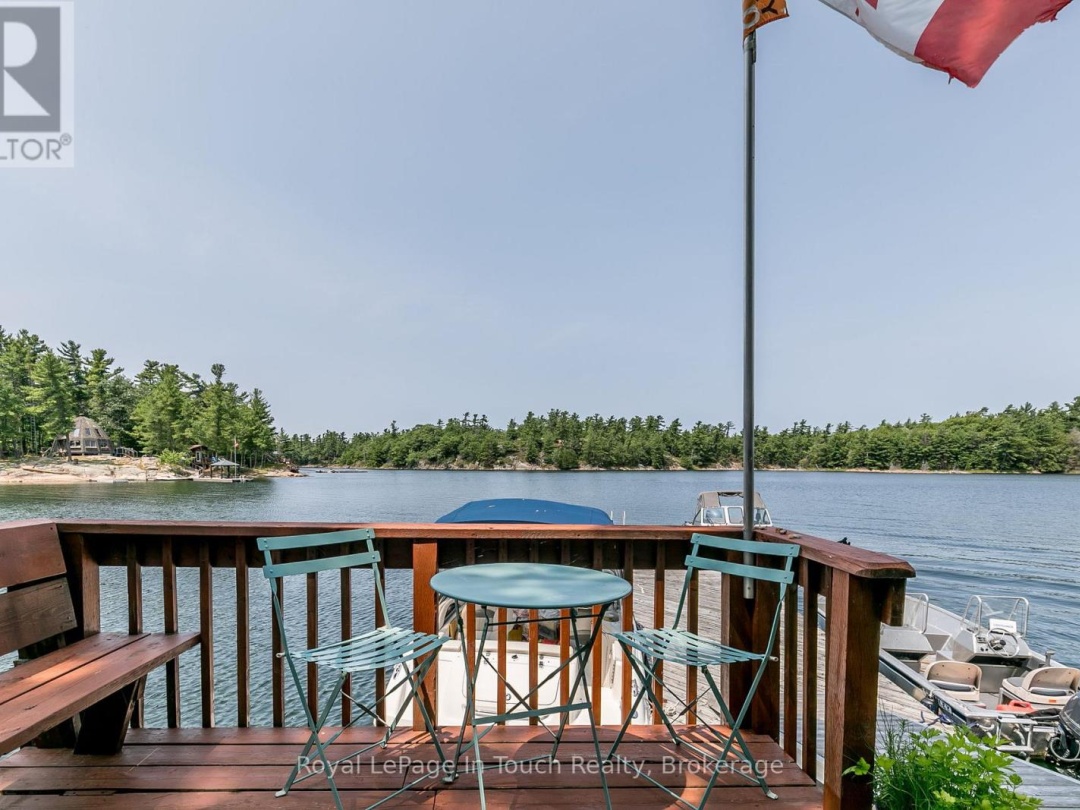 B207-7 WAHSOUNE ISLAND, Georgian Bay