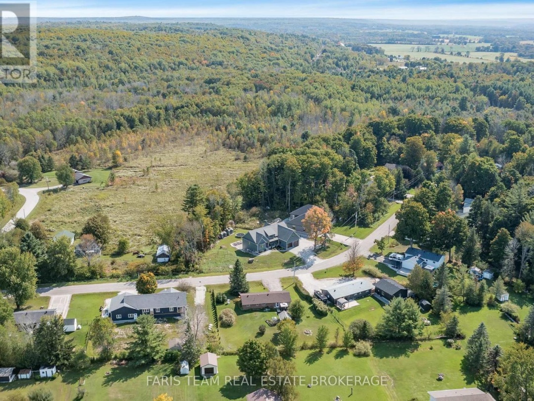 32 LEISURE COURT, 