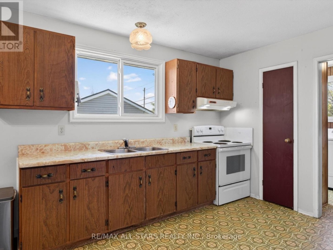 38 ELLIOT STREET, Kawartha Lakes (Fenelon Falls)