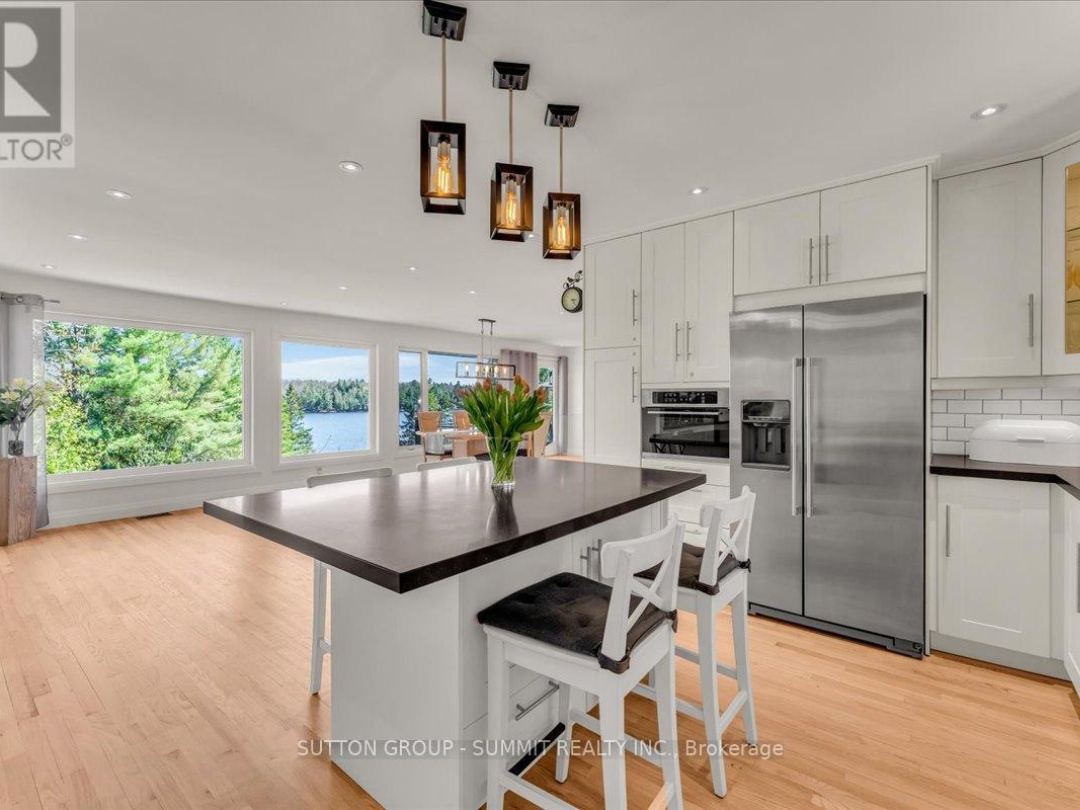 1 WINDY LANE, Portage Lake