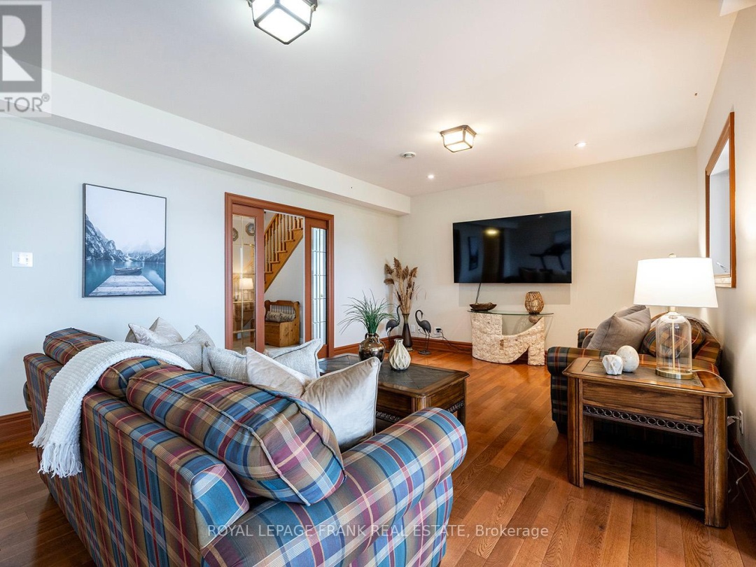 24 GILSON POINT PLACE, 
