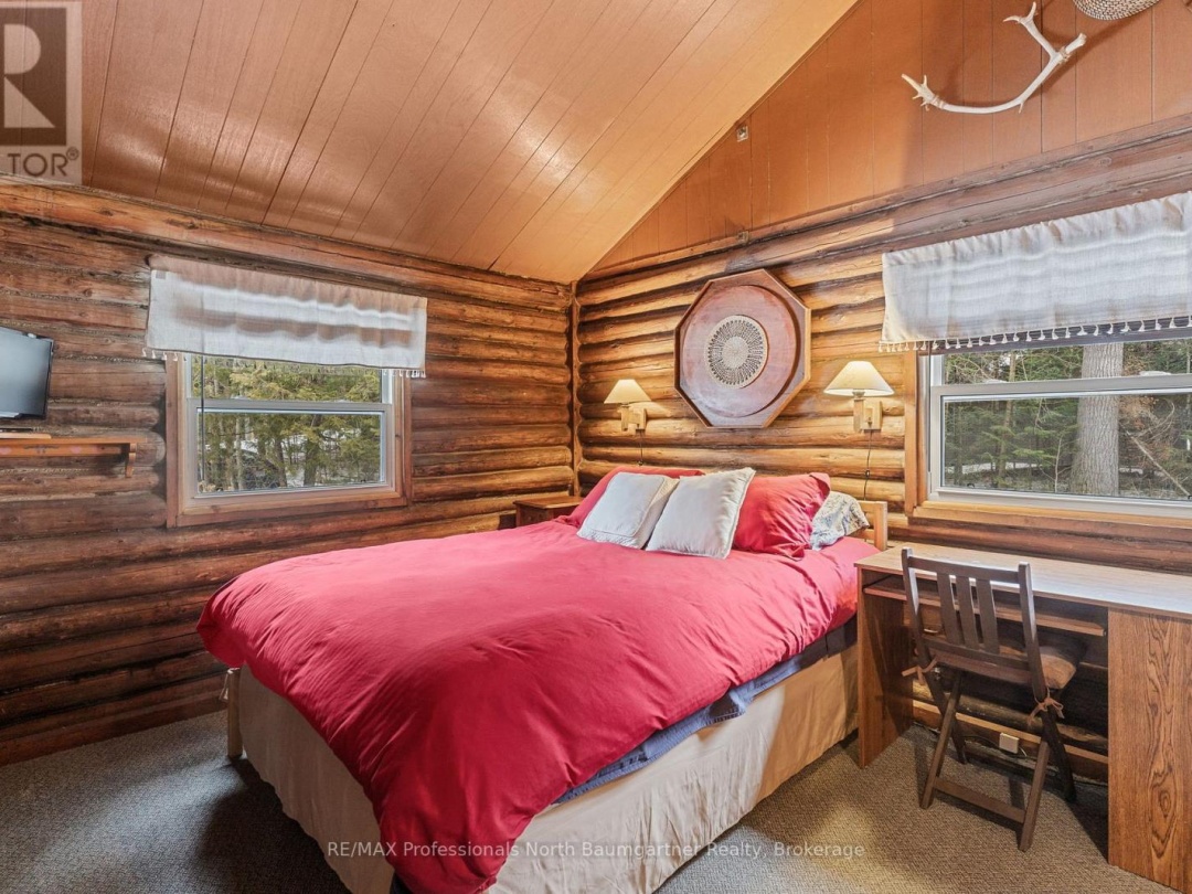 1012 COULSON LANE, Gooderham Lake