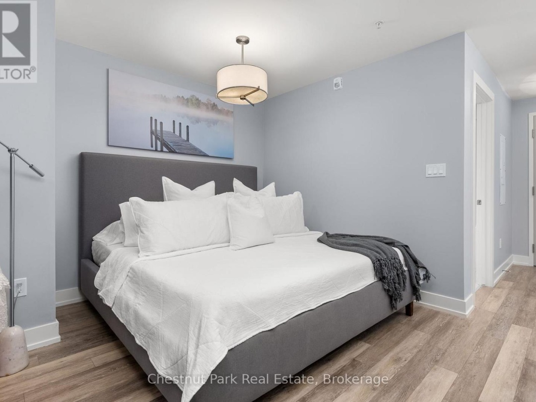 206 - 25 PEN LAKE POINT ROAD, Peninsula Lake