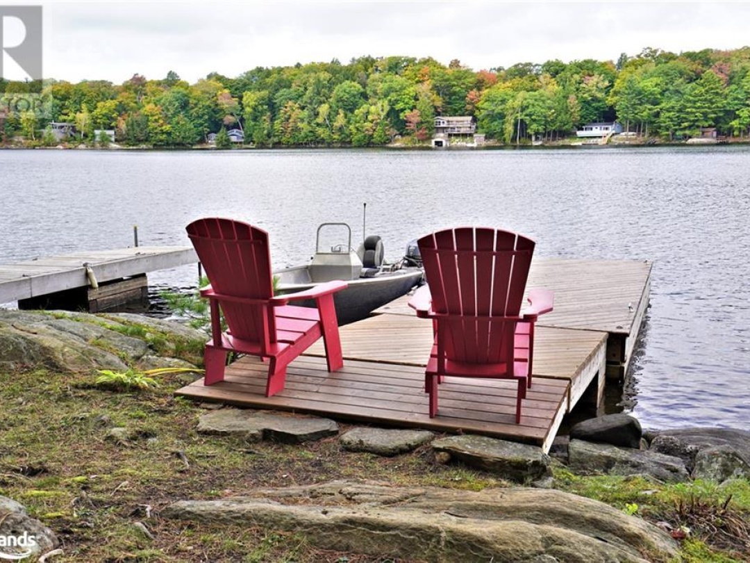 121 Healey Lake, Healey Lake