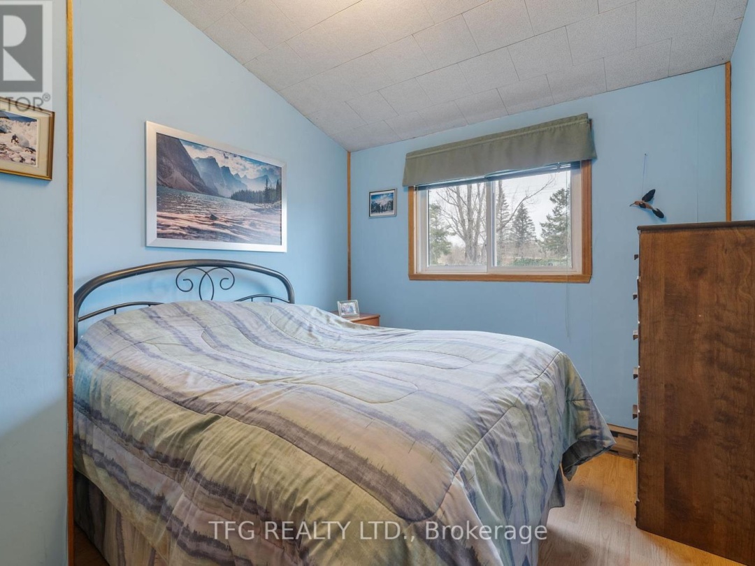 12 NORTH BAYOU ROAD, Sturgeon Lake