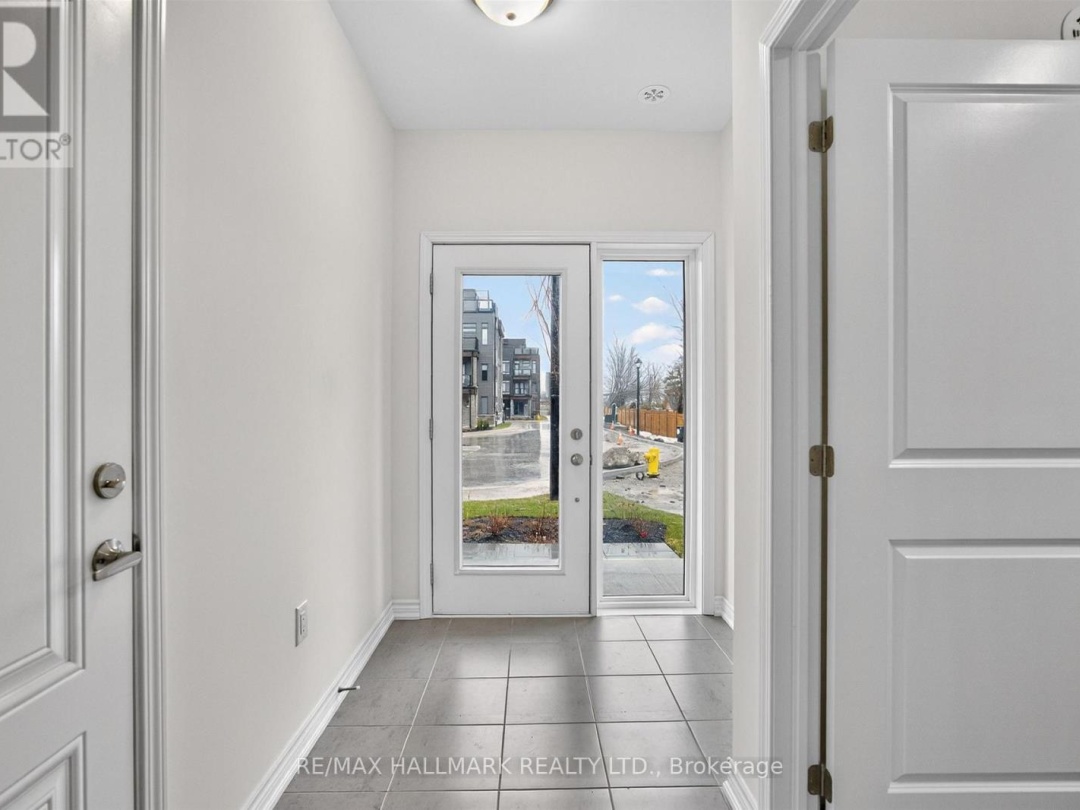 2 WYN WOOD LANE, Orillia