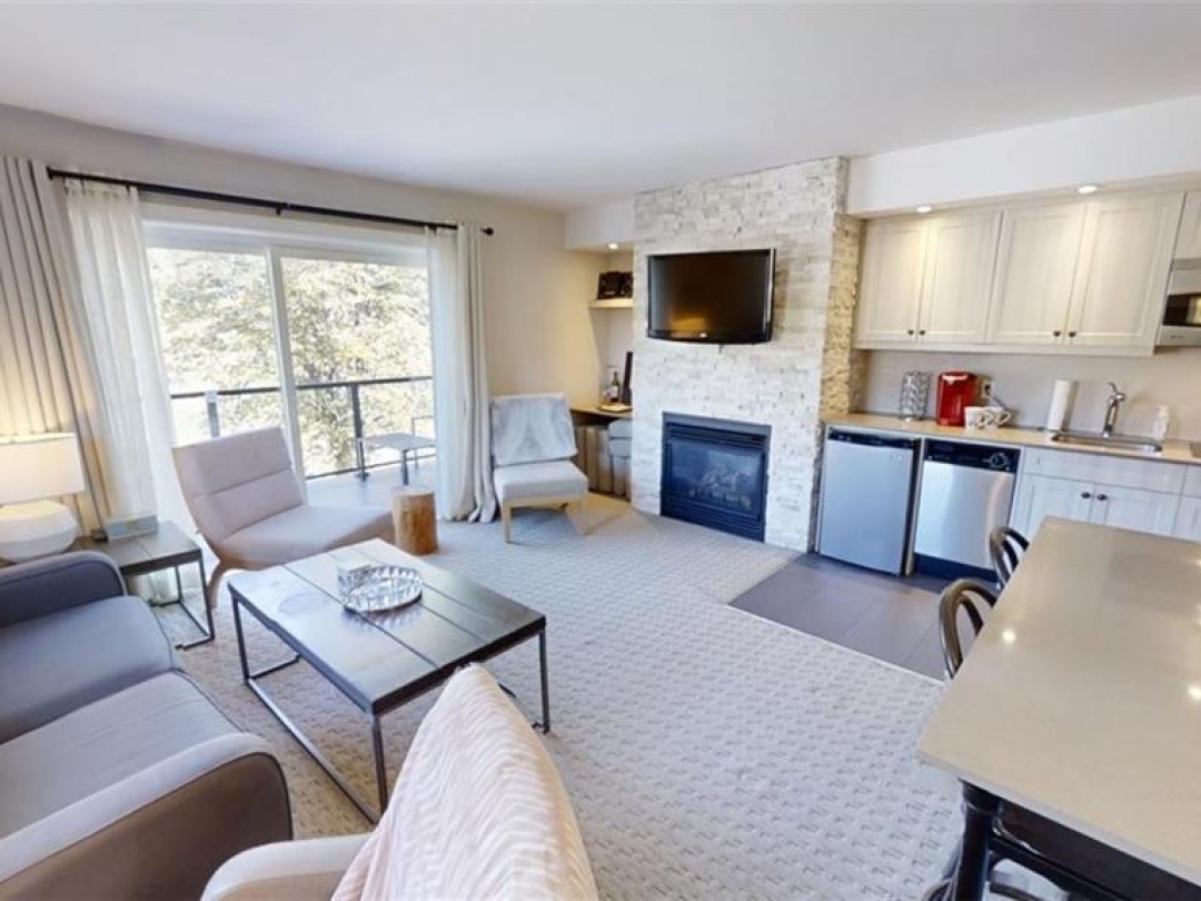 1235 Deerhurst Drive Unit# 52 307, Peninsula Lake