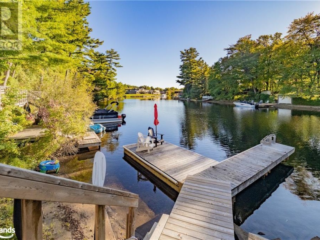 20 Liza Crescent, Muskoka River