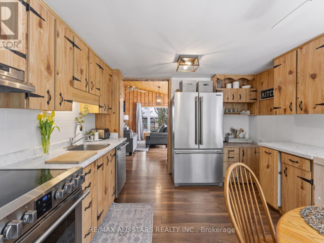 393 HILLSIDE DRIVE, Four Mile Lake