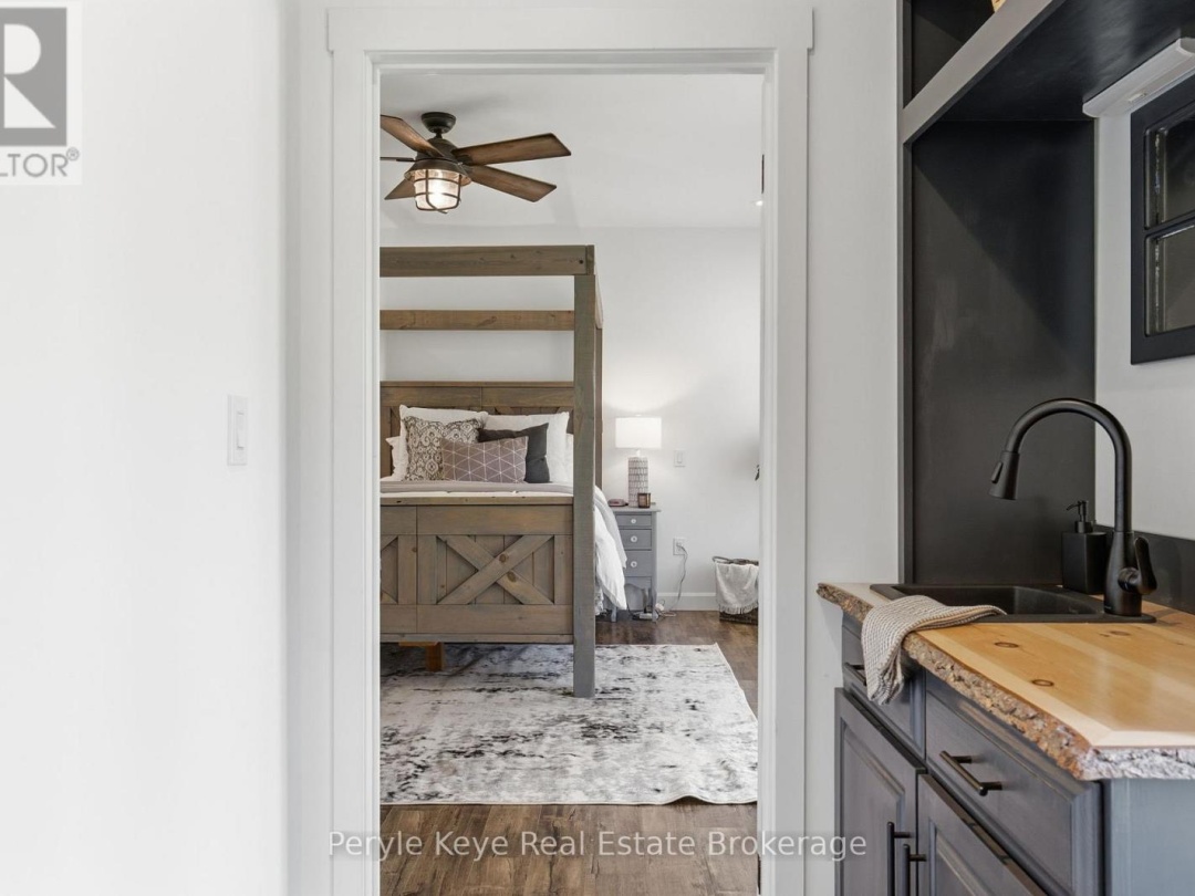 1056 XAVIER STREET, Gravenhurst (Morrison)